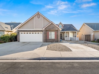 2887 E Christopher Dr, Fresno, CA 93720