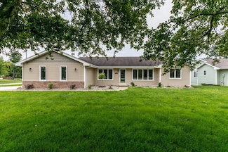 7136 NW Beaver Dr, Johnston, IA 50131