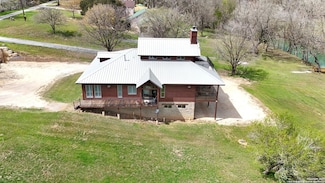 398 Redbird Ln, Kingsbury, TX 78638