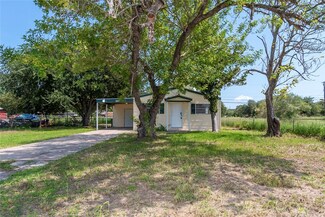 261 S 12th St, Aransas Pass, TX 78336