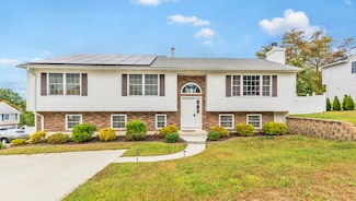 4 Wintergreen Ln, Naugatuck, CT 06770