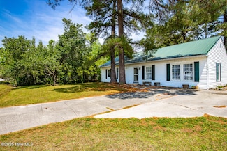 104 Haley Dr, Havelock, NC 28532