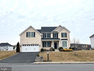 261 Danbury Dr, Nazareth, PA 18064