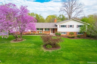 868 Helston Rd, Bloomfield Hills, MI 48304