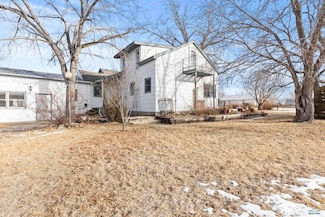 318 4th Ave, Wall, SD 57790