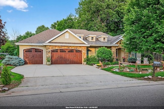 1163 Ava Ct, Neenah, WI 54956