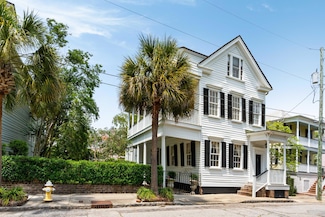 16 Trumbo St, Charleston, SC 29401