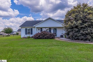 508 White Rose Ln, Boiling Springs, SC 29316