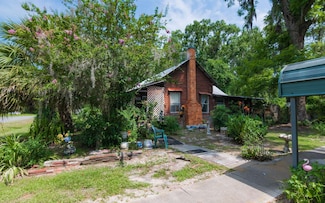 219 SE Lee Dr, Lulu, FL 32061