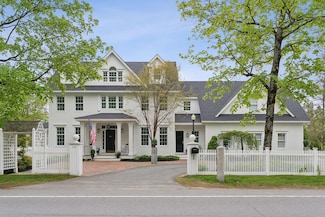 193 Foreside Rd, Falmouth, ME 04105