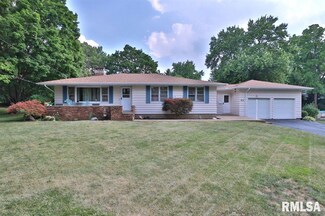 304 W Crow St, Eureka, IL 61530