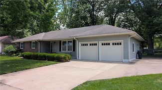 2006 Colonial Dr, Pittsburg, KS 66762