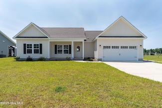 615 Bright Harvest Dr, Maysville, NC 28555
