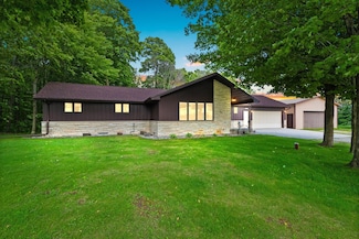 2929 Brunner Rd, Manitowoc, WI 54220