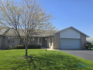 2111 Cobblestone Dr, Findlay, OH 45840