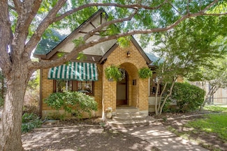 3135 Meadowbrook Dr, Fort Worth, TX 76103