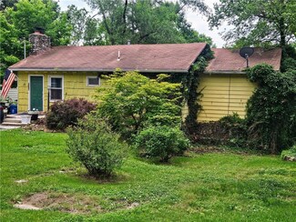 5470 NW Venetian Dr, Kansas City, MO 64151