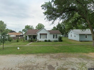 222 N East St, Moweaqua, IL 62550