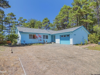 5272 SW Field Ave, Waldport, OR 97394