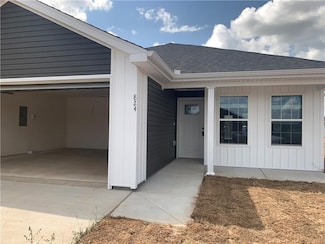 824 S Parrot Ln, Siloam Springs, AR 72761