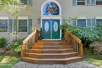 104 Winding Brook Dr, Shohola, PA 18458