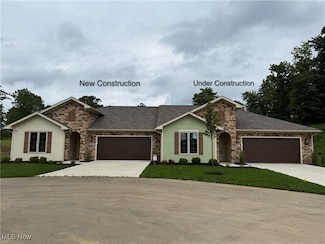 2174 Via Luna Cir NE Unit 15, Massillon, OH 44646