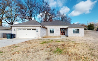 843 W Diane Ct, Dyersburg, TN 38024