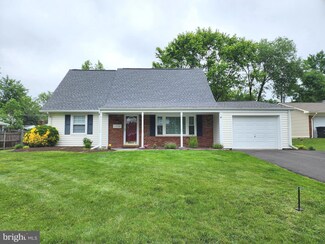 13206 Pennypacker Ln, Fairfax, VA 22033