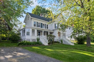 11 Center St, Richmond, ME 04357