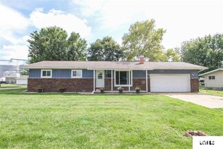 400 W Delavan St, New Holland, IL 62671