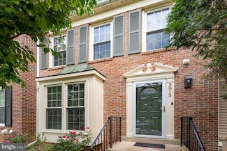 3815 Foxfield Ln, Fairfax, VA 22033