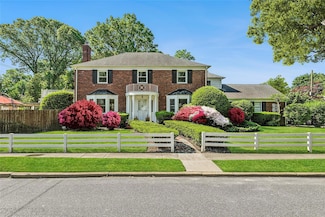 107 California Ave, Freeport, NY 11520