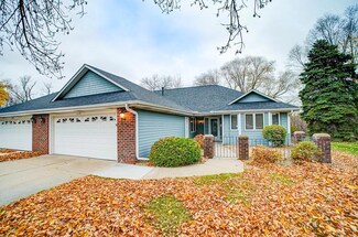 1138 Lois Ct, Saint Paul, MN 55126