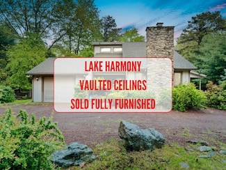 52 Hickory Rd, Lake Harmony, PA 18624