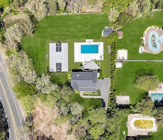7 Ellbridge Ct, South Setauket, NY 11720
