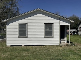 805 E Calhoun St, El Campo, TX 77437