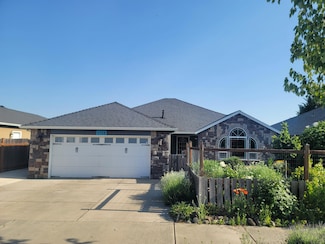1750 Hondeleau Ln, Medford, OR 97504