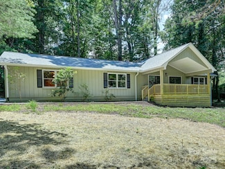 210 Fernwood Dr, Hendersonville, NC 28791