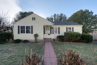 5 Sherwood Rd, Worcester, MA 01602