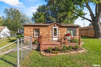 610 4th St, Colona, IL 61241