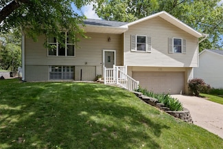 172 Brentwood Dr NE, Cedar Rapids, IA 52402