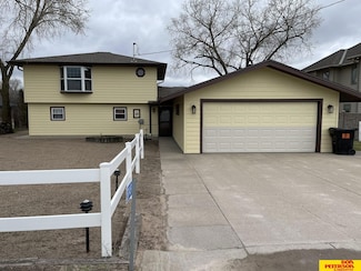 1149 Platte Shore Dr, Fremont, NE 68025