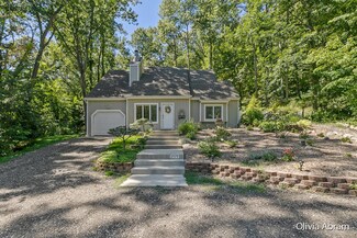 2579 Gulliford Dr SE, Lowell, MI 49331