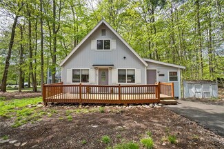 8940 Deerfield Rd, Tobyhanna, PA 18466
