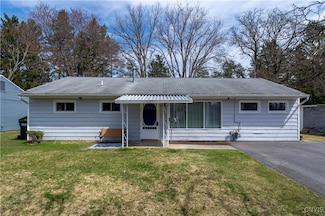 12 Drovers Ln, Syracuse, NY 13214