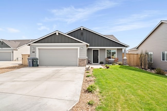 1121 NW Willow Parkway Rd, Madras, OR 97741