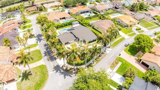 7345 N Oakmont Dr, Hialeah, FL 33015