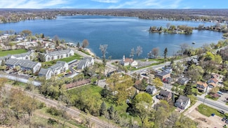 9045 Hillcrest Dr, Whitmore Lake, MI 48189