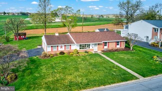 52 N Hershey Ave, Leola, PA 17540