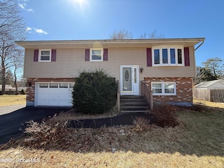 5 Lynn Dr, Albany, NY 12205